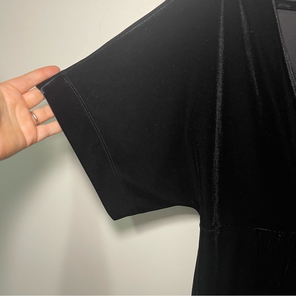 Express Women’s Black Velvet Faux Wrap holiday Midi Dress Size L Short Sleeve - Picture 5 of 10